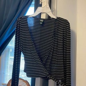 Longsleeve crop.